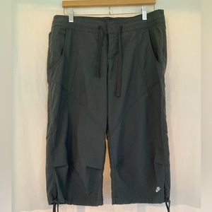 Nike Capri Crop Pants. Gray with Drawstring Waist. Size M. Great For Hiking.